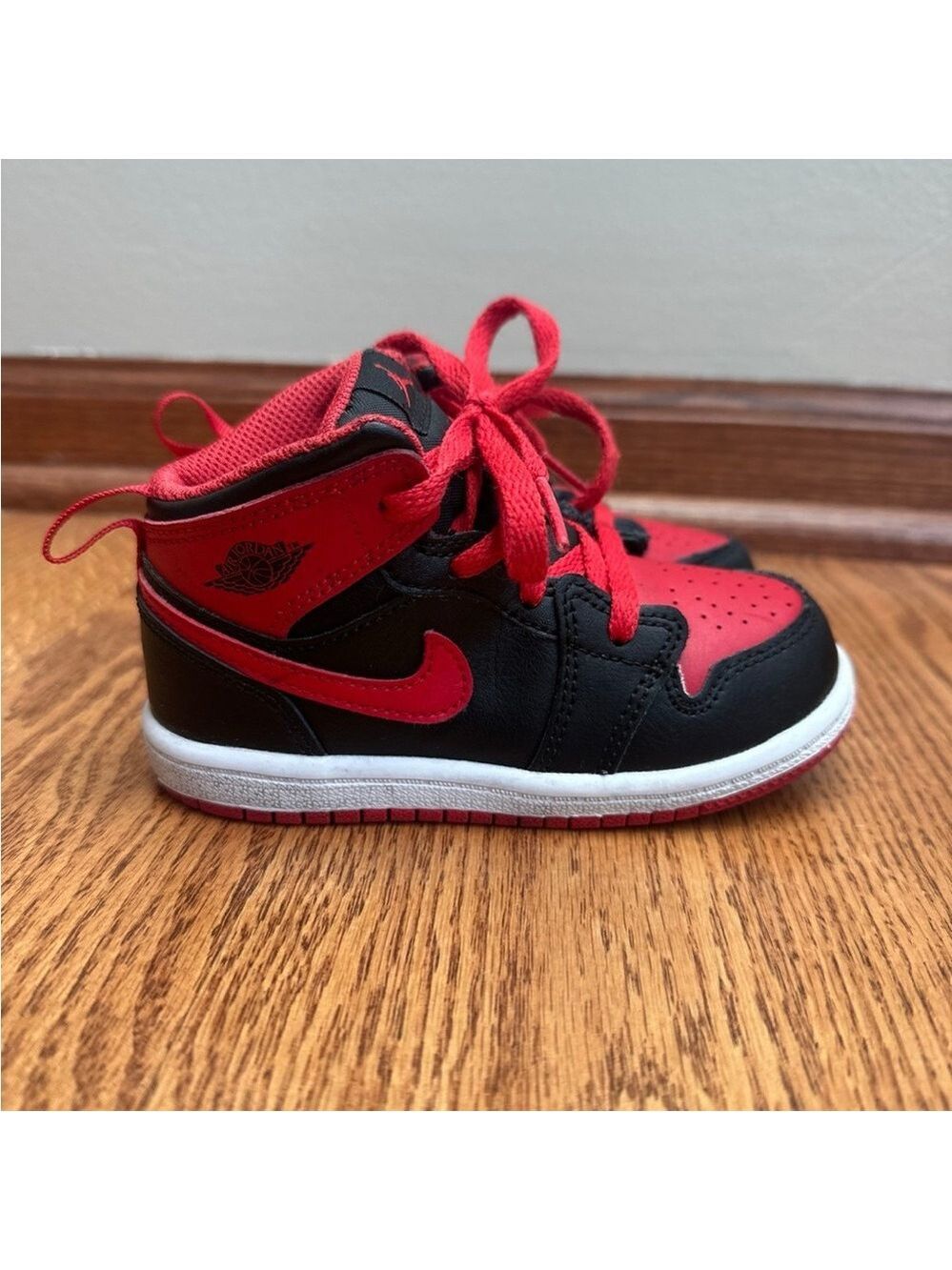 Nike Air Jordan 1 Mid Shoes Kids Size 8C Bred